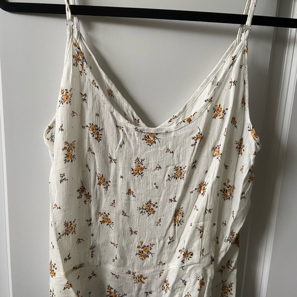 Off- White floral button up crop top - Picture 2 of 3